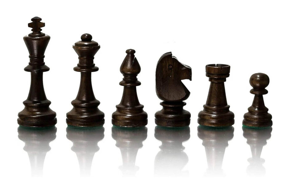 καφέ ξύλινα κομμάτια | καφέ σκακιστικά κομμάτια